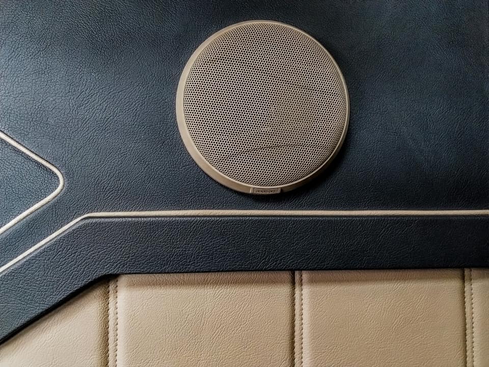 Speaker achtwand volvo vrachtwagen cabine